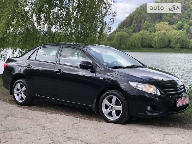 Седан Toyota Corolla 2009 в Ивано-Франковске