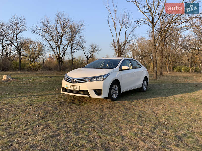 Седан Toyota Corolla 2014 в Кривому Розі