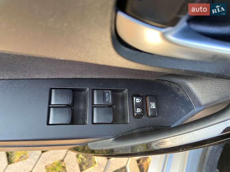 Хетчбек Toyota Corolla 2017 в Тернополі фото 6 Хетчбек Toyota Corolla 2017 в Тернополі