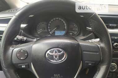 Седан Toyota Corolla 2014 в Дніпрі
