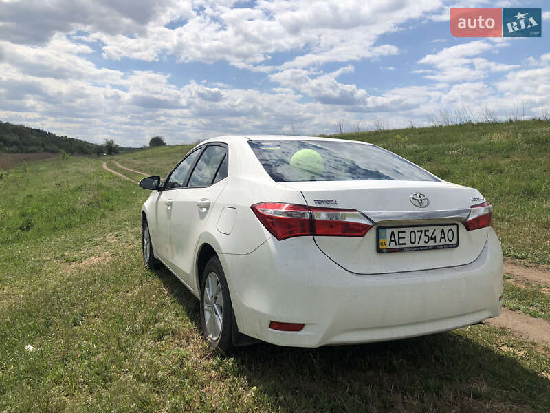 Седан Toyota Corolla 2014 в Кривому Розі