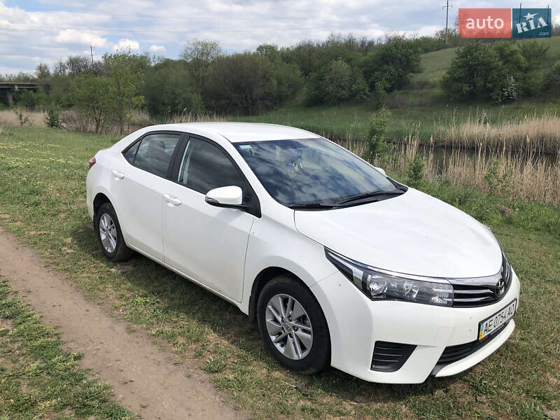 Седан Toyota Corolla 2014 в Кривому Розі