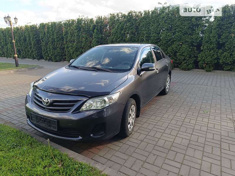 Седан Toyota Corolla 2010 в Києві