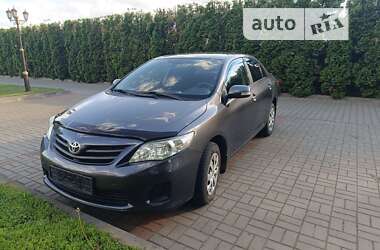 Седан Toyota Corolla 2010 в Києві