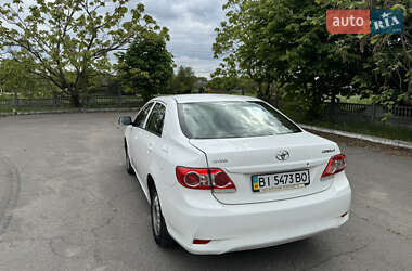 Седан Toyota Corolla 2012 в Хороле