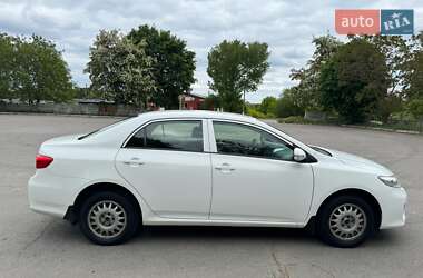 Седан Toyota Corolla 2012 в Хороле