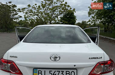 Седан Toyota Corolla 2012 в Хороле