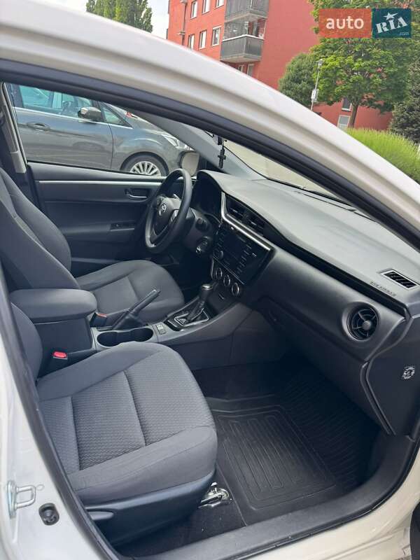 Седан Toyota Corolla 2017 в Виннице