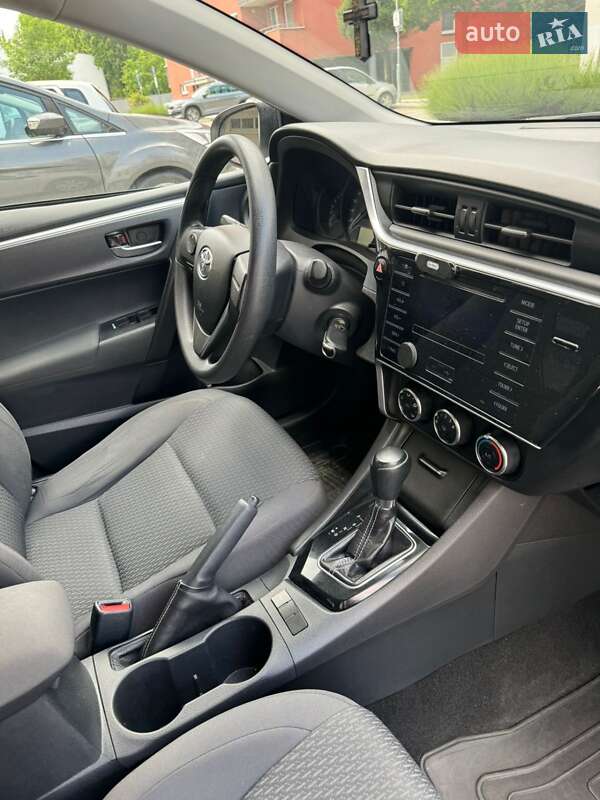 Седан Toyota Corolla 2017 в Виннице