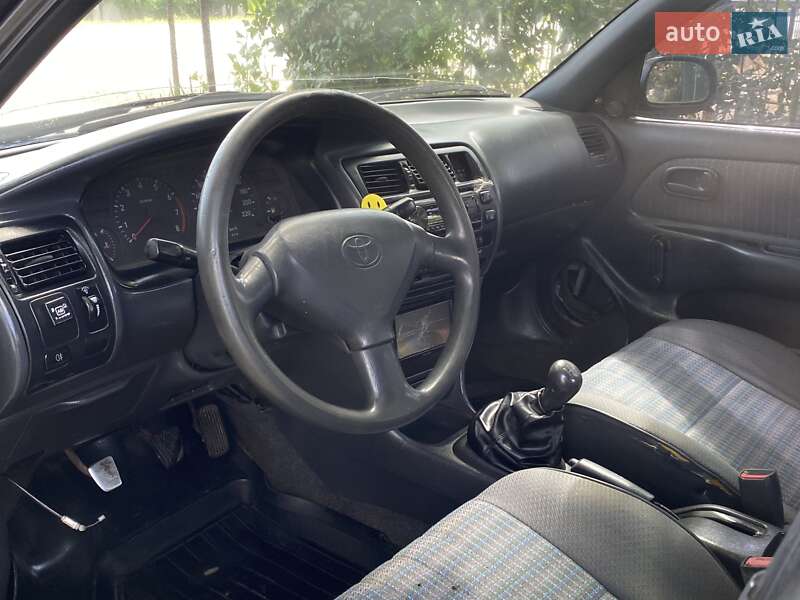 Седан Toyota Corolla 1996 в Одессе