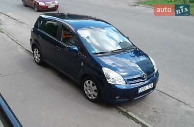 Хэтчбек Toyota Corolla 2005 в 