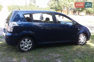 Хэтчбек Toyota Corolla 2005 в 