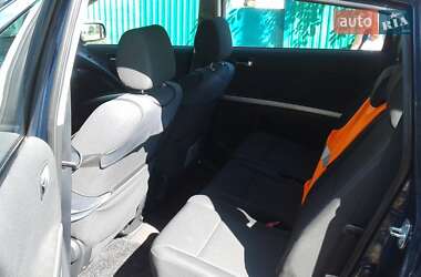 Хэтчбек Toyota Corolla 2005 в 