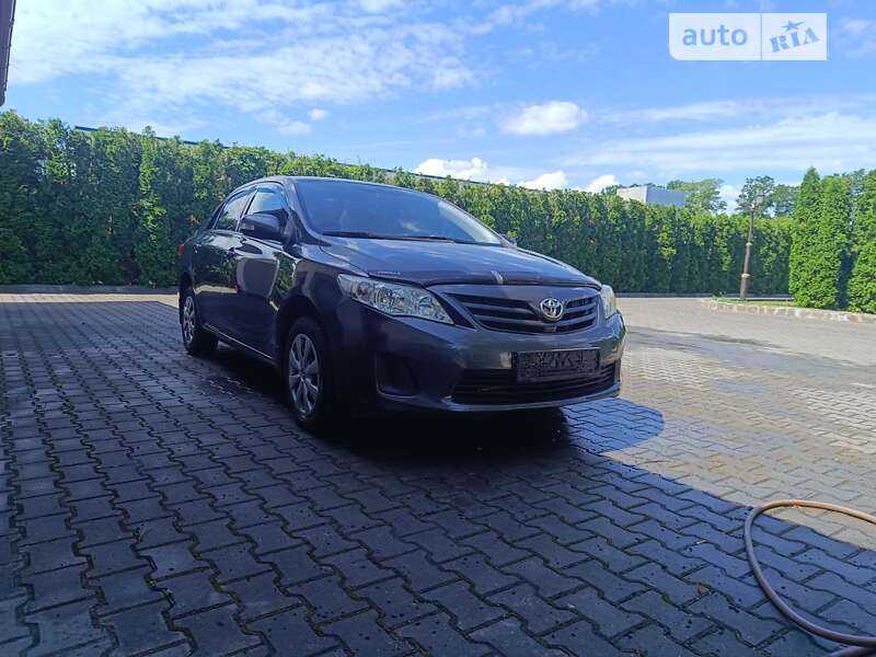 Седан Toyota Corolla 2011 в Києві