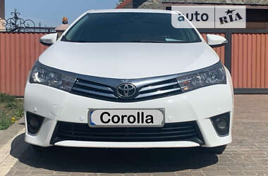Седан Toyota Corolla 2015 в Черновцах