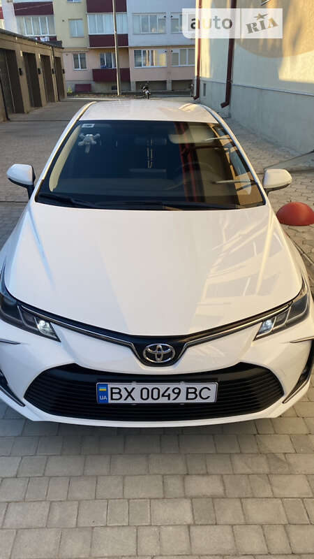 Седан Toyota Corolla 2022 в Кам'янець-Подільському