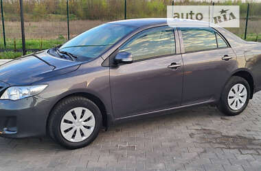 Седан Toyota Corolla 2011 в Жовтих Водах