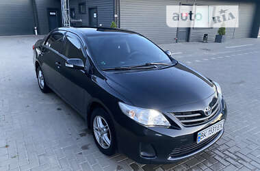 Седан Toyota Corolla 2011 в Сарнах