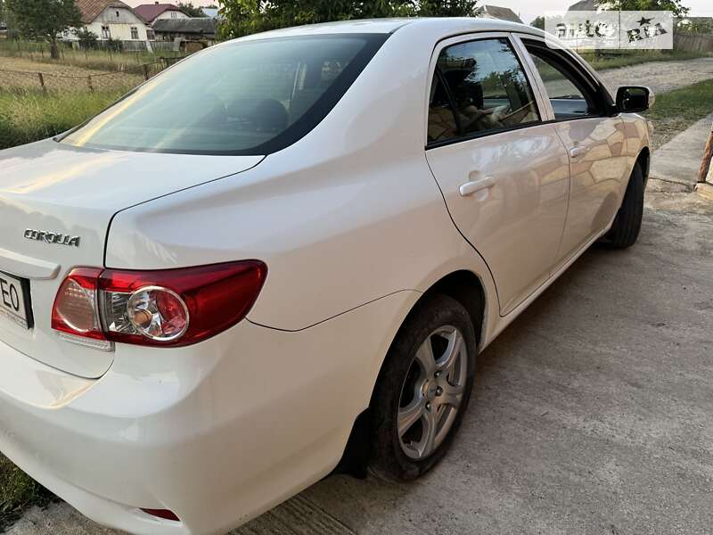 Седан Toyota Corolla 2011 в Надвірній