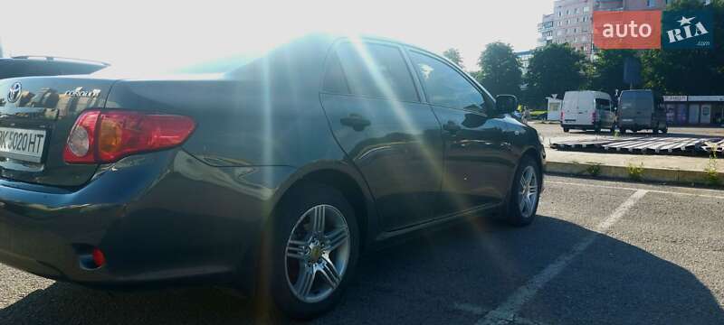 Седан Toyota Corolla 2007 в Рівному