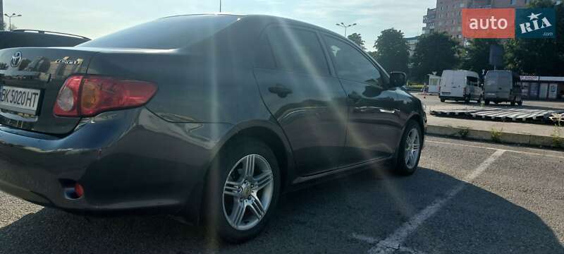 Седан Toyota Corolla 2007 в Рівному