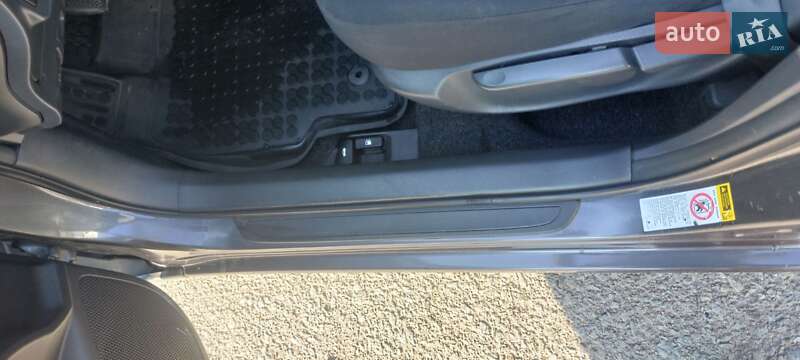 Седан Toyota Corolla 2007 в Рівному