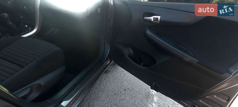 Седан Toyota Corolla 2007 в Рівному