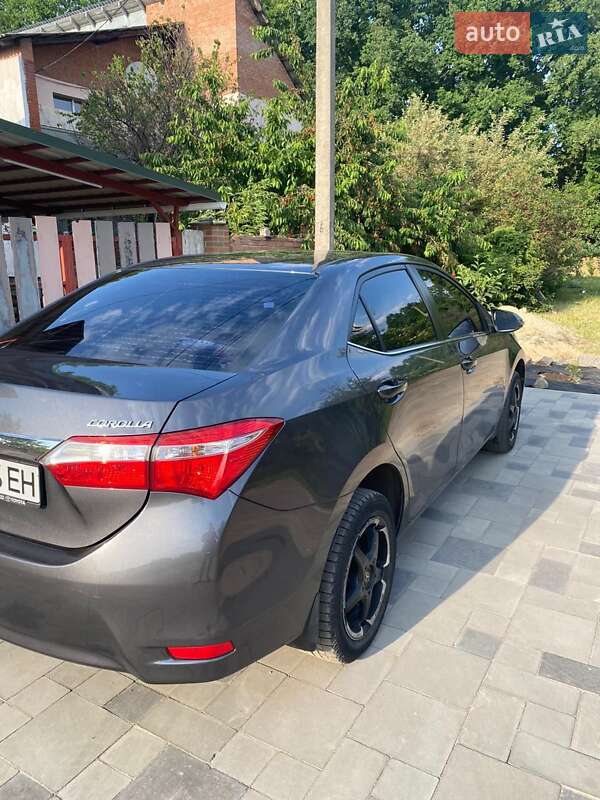 Седан Toyota Corolla 2014 в Полтаві