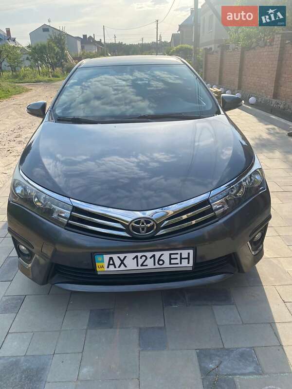 Седан Toyota Corolla 2014 в Полтаві