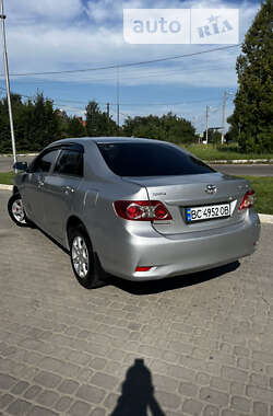 Седан Toyota Corolla 2012 в Львові