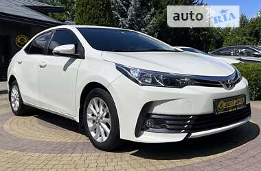 Седан Toyota Corolla 2018 в Львове