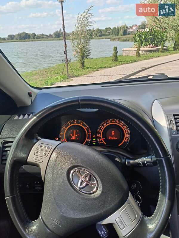 Седан Toyota Corolla 2008 в Виннице