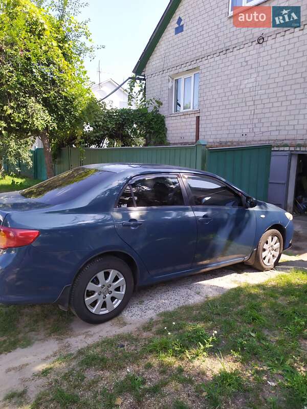 Седан Toyota Corolla 2007 в Чернигове