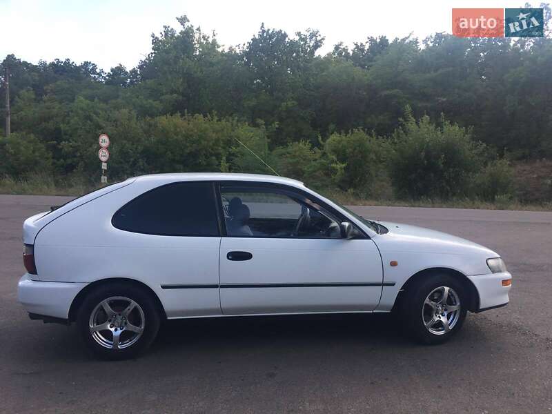 Хэтчбек Toyota Corolla 1995 в Березовке