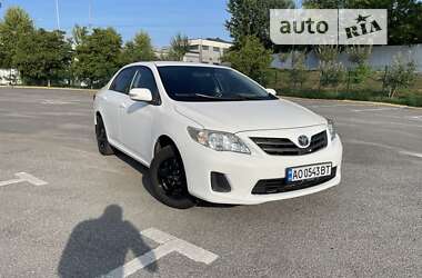 Седан Toyota Corolla 2011 в Ужгороде