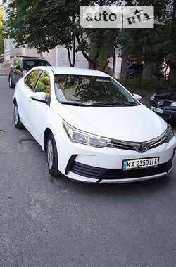 Седан Toyota Corolla 2018 в Киеве