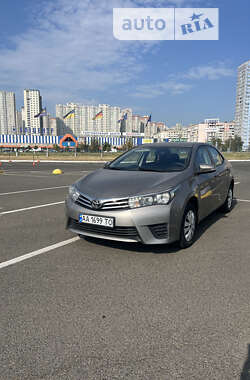 Седан Toyota Corolla 2014 в Києві