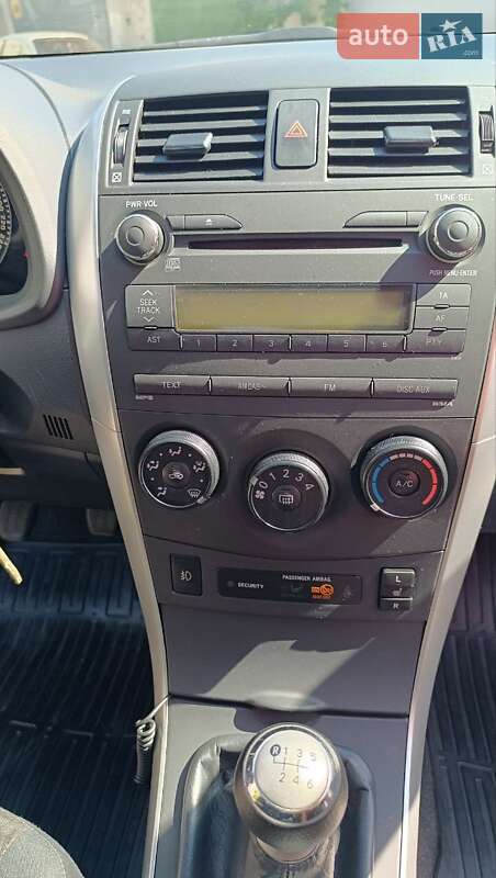 Седан Toyota Corolla 2010 в Одесі