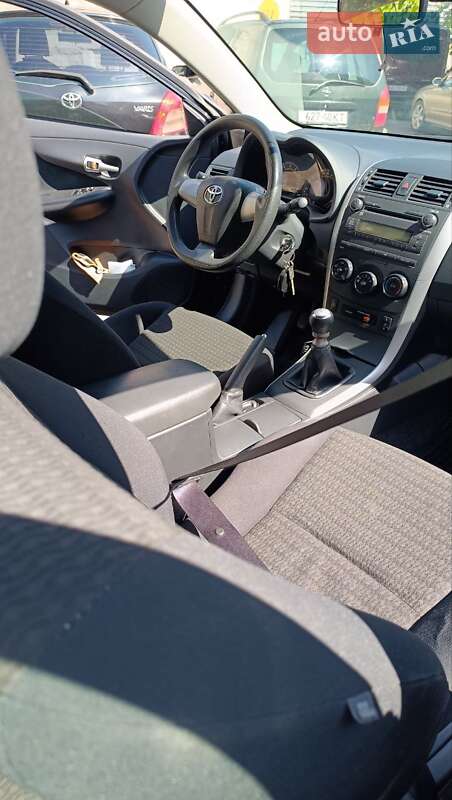Седан Toyota Corolla 2010 в Одесі