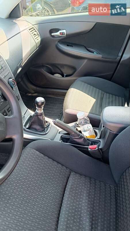 Седан Toyota Corolla 2010 в Одесі