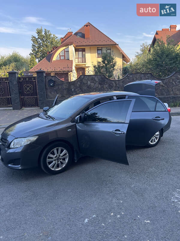 Седан Toyota Corolla 2007 в Львове