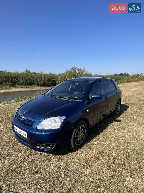 Седан Toyota Corolla 2005 в Дубровиці