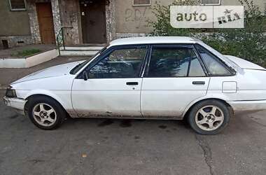 Седан Toyota Corolla 1987 в Миколаєві