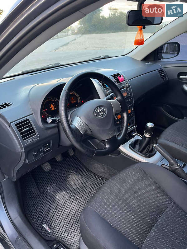 Седан Toyota Corolla 2008 в Тернополі