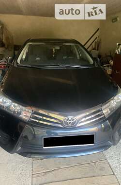 Седан Toyota Corolla 2013 в Долині