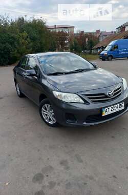 Седан Toyota Corolla 2012 в Калуші