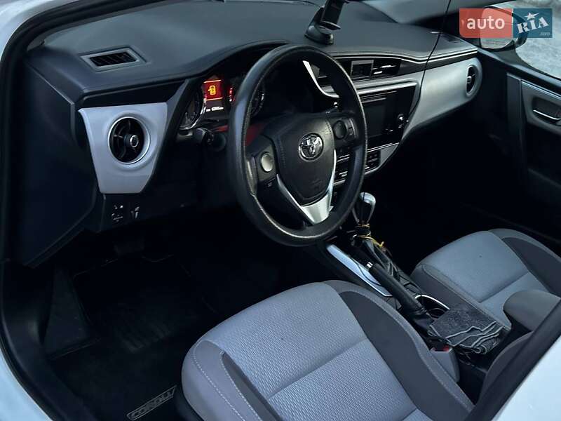 Седан Toyota Corolla 2017 в Запоріжжі
