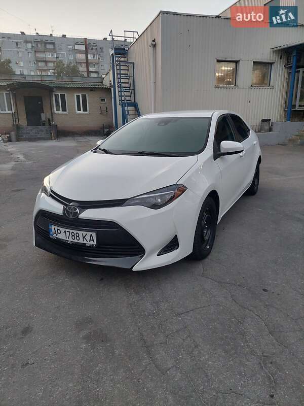 Седан Toyota Corolla 2017 в Запоріжжі