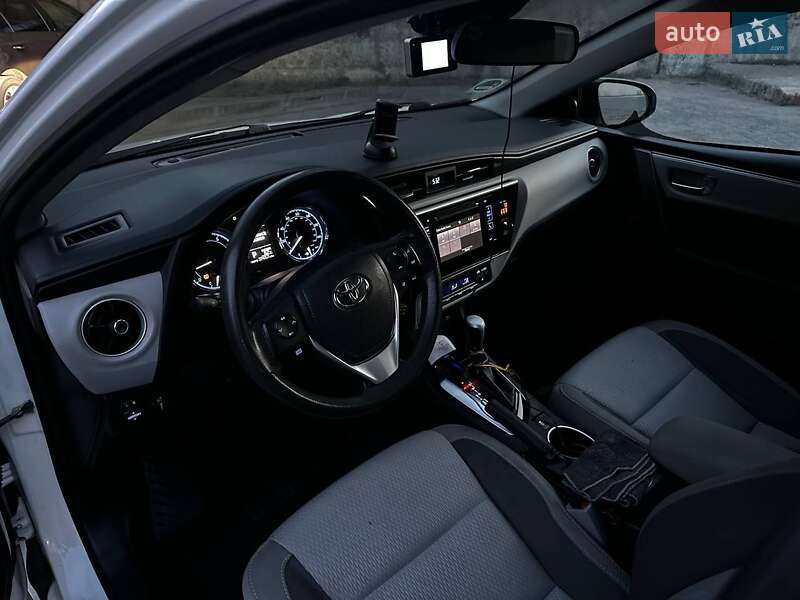 Седан Toyota Corolla 2017 в Запоріжжі