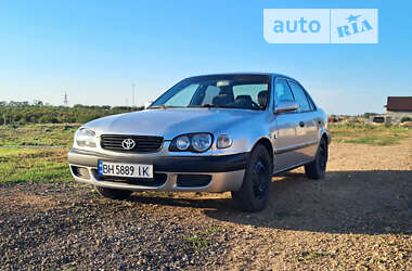 Седан Toyota Corolla 2000 в Авангарді